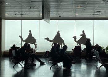 Pasajeros en el aeropuerto de Ibiza el 30 de diciembre de 2021 cuando hubo problemas por la niebla. Foto M. R-F