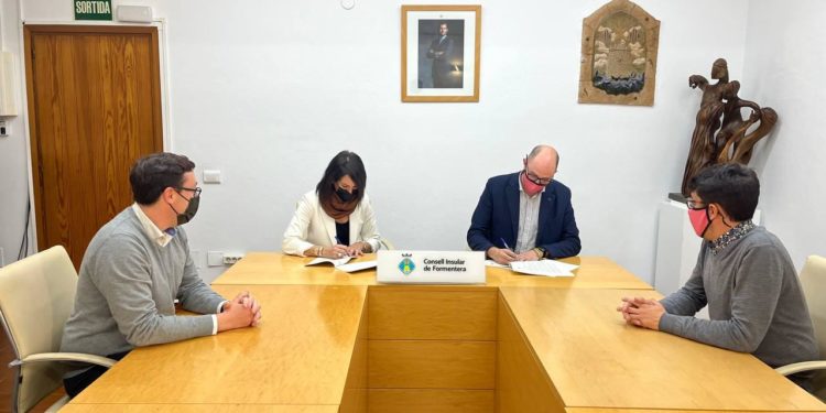 Signatura del conveni.