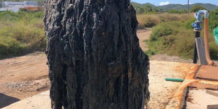 Montaña de toallitas tiradas a desagüe que acaban taponando las depuradoras. Esta se halló en la EDAR de Platja d'en Bossa.