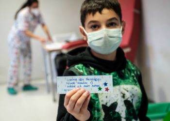 Imagen de archivo de un niño tras ser vacunado en Sant Antoni. Sergio G. Cañizares (EFE).