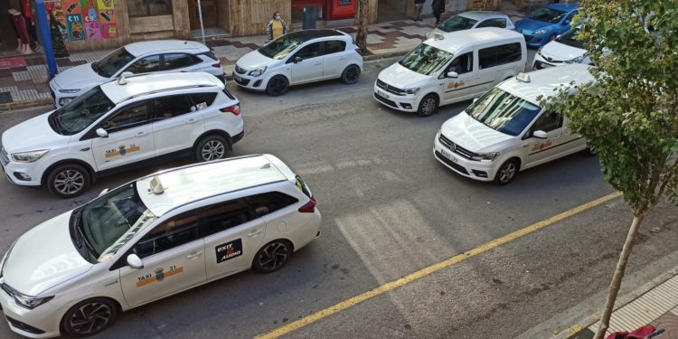 Imagen de la marcha de ayer a su paso por la avenida Isidor Macabich.