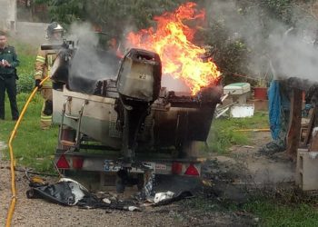 Imagen de una de las embarcaciones afectadas por el incendio.