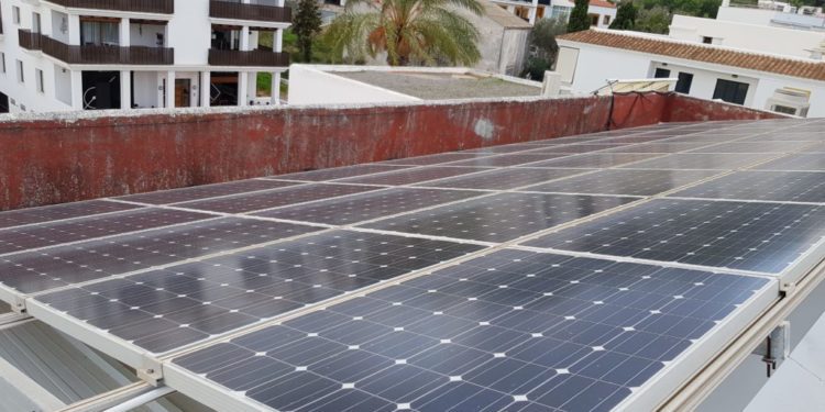 Placas solares en el Ayuntamiento de Sant Josep.