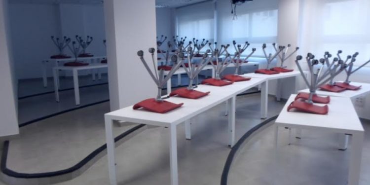 Imagen de archivo de un aula.