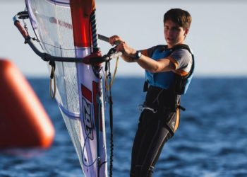 Fotografía de Héctor Pérez, que se ha alzado como campeón de la categoría sub 17. Imagen cedida por Club Nàutic Sant Antoni.