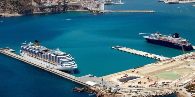 Imagen de archivo del puerto de Ibiza.