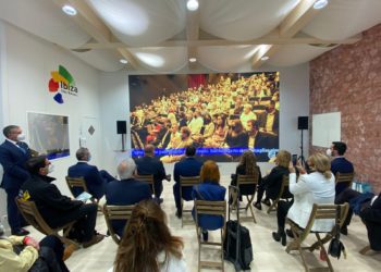Presentación del Auditorio Caló de s’Oli en Fitur. Imagen cedida por el Ayuntamiento de Sant Josep.