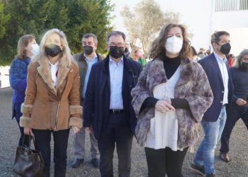 Carmen Ferrer, Josep Marí Ribas y Francina Armengol, hoy en una de las visitas que ha hecho por la isla la presidenta. Foto Govern