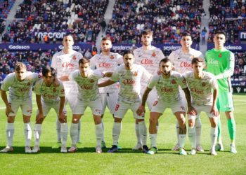 Leo Román, a la derecha, el día de su debut en Primera con el Mallorca.