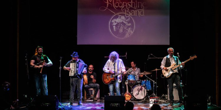Un concierto de The Moonshine Band.