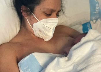 Jamyla con la pequeña Ella en Formentera.