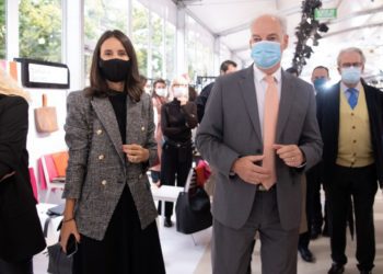 A la izquierda, la consellera insular Maria Fajarnés en una imagen de archivo.