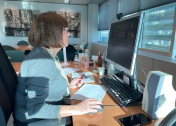 La directora general de Personal Docent, Rafaela Sánchez, durant la reunió d'avui, que ha set virtual. CAIB.