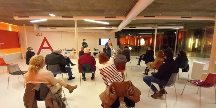 Imagen de una charla en el Centro Cultural de Jesús. Ayuntamiento de Santa Eulària.