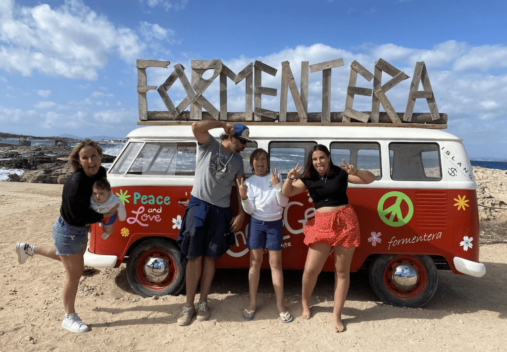 La familia más viajera la televisión y Formentera - Noudiari.es