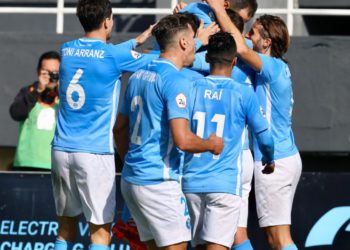 Imagen de archivo de jugadores celestes durante un partido de fútbol.