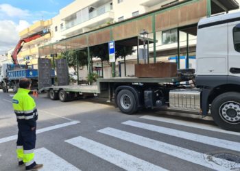 Imagen del inicio de las obras de modernización de la parada de autobuses. Ayuntamiento Santa Eulària.
