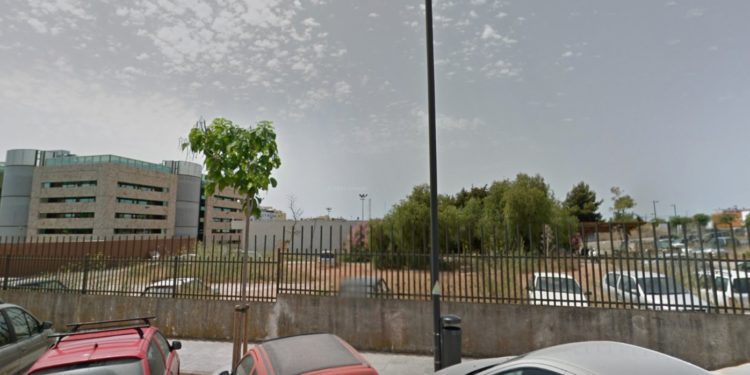 Solar al lado de la comisaría de Ibiza. Imagen de Google Maps.