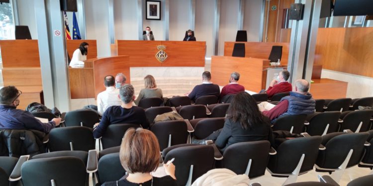 Imagen de archivo del salón de plenos del Consell Insular de Eivissa. Cedida por CIE.