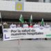Profesionales sanitarios concentrados este martes ante el Hospital Can Misses. Imagen cedida por SATSE.