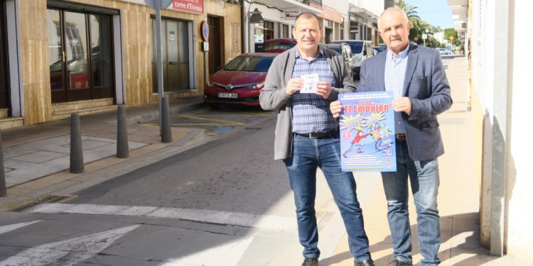 El primer teniente de alcalde y concejal de Comercio, Joan Torres, y el presidente de la Asociación de Comerciantes de la localidad, Joan Ribas. Ayuntamiento Sant Antoni.