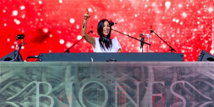 B Jones en una de sus actuaciones. Imagen cedida por la agencia Woo Media.