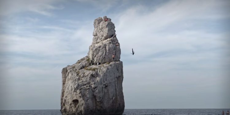 Fotograma del vídeo de Jinxo Films del salto de Jonathan Paredes.