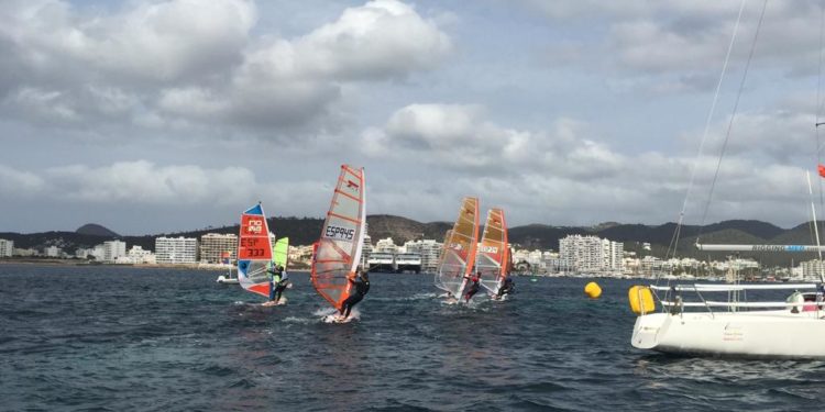 Un momento de las pruebas de este fin de semana. Imagen cedida por Es Nàutic de Sant Antoni.