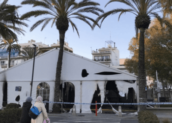 Imagen de la carpa del Passeig de ses Fonts horas después del incendio.