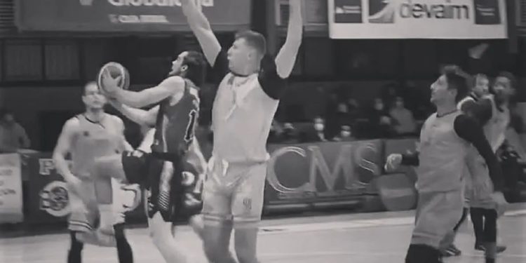 Imagen del encuentro. Club Basquet Sant Antoni