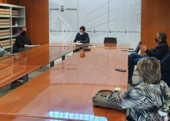 Imatge de la reunió del vicepresident Javier Torres amb les empreses navilieres. Consell Insular.