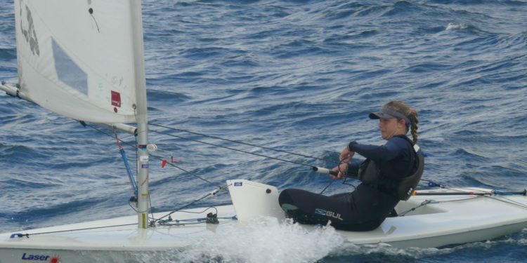 La regatista adscrita al Club Náutico Ibiza, Jazmín Deza