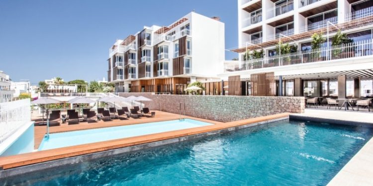 Piscina del hotel OD Talamanca. Imagen OD Hotels