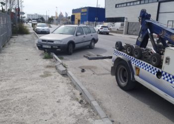 Vehículo retirado de la vía por la Policía Local de Ibiza
