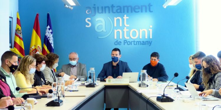 Imagen de archivo de un pleno municipal en Sant Antoni. Foto: Ayuntamiento de Sant Antoni.