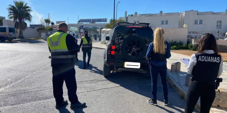 Una imagen del control de drogas. Ayuntamiento de Ibiza.