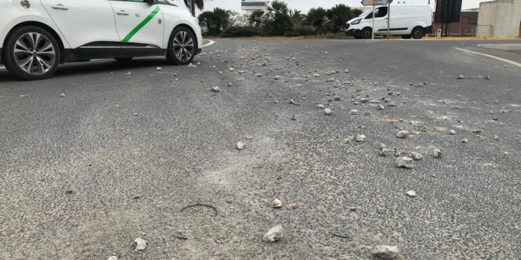 Imagen de esta tarde en la rotonda para entrar al aeropuerto de Ibiza.