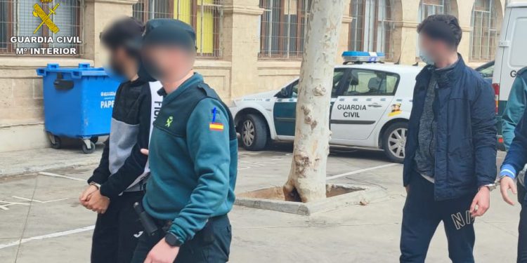 Imagen de los detenidos facilitada por la Guardia Civil.