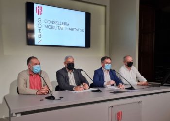 Imatge de la roda de premsa posterior a la reunió d'aquest dimecres entre el conseller de Mobilitat i el sector de transports. CAIB.