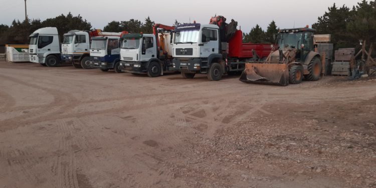 Imagen de archivo de vehículos de la empresa Transportes y Grúas Formentera, que siguió el paro de marzo. Foto: Transportes y Grúas Formentera.