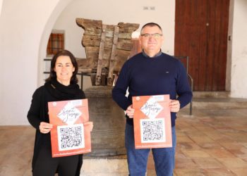 Presentació del programa de les Festes de Sant Josep amb la regidora de Cultura, Cristina Ribas, i el batle, Ángel Luis Guerrero. Aj. St Josep.