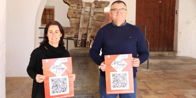 Presentació del programa de les Festes de Sant Josep amb la regidora de Cultura, Cristina Ribas, i el batle, Ángel Luis Guerrero. Aj. St Josep.