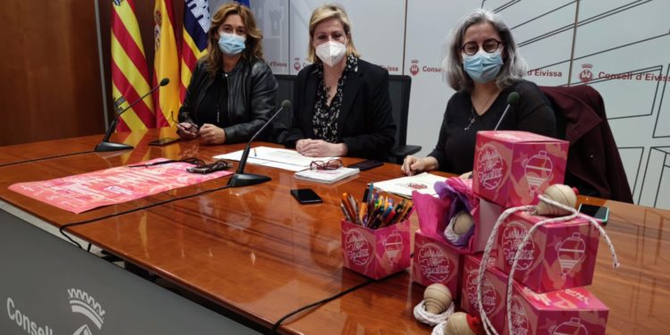 La consellera de Bienestar Social, Carolina Escandell, la coordinadora de la Oficina de la Mujer, Tonyi Ferrer, y la directora del Centro de Prevención y Conductas Adictivas (Cepca), Belén Alvite, en rueda de prensa. CIE.