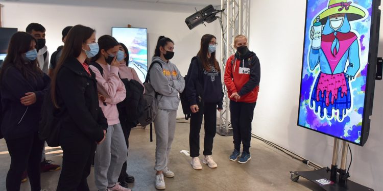 Visita de los alumnos. Imagen cedida por Ibiza Token.