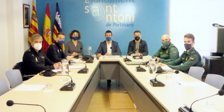 Imagen de la reunión. Ayuntamiento de Sant Antoni.