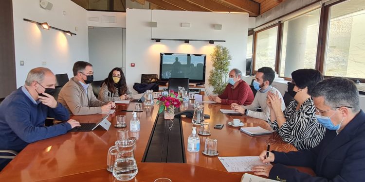 Reunió entre representants de mobilitat del Govern, el Consell d'Eivissa i l'Ajuntament de Vila. CAIB.
