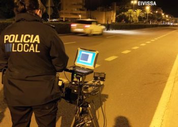 Control de tráfico con radar móvil en Ibiza