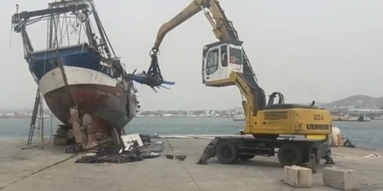 Un momento del desguace en una captura del vídeo de Ports de Balears