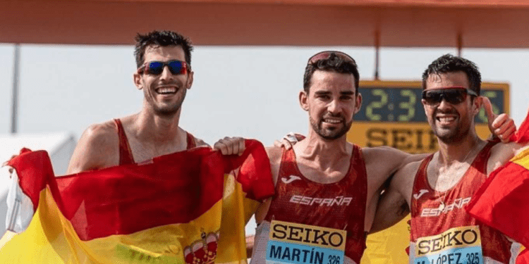 Marc Tur, a la izquierda, junto a sus compañeros de equipo. Imagen: RTVE