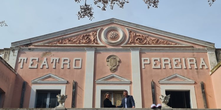 Nacho Cano y Pedro Matutes en el balcón del Teatro Pereyra, en una imagen de archivo.